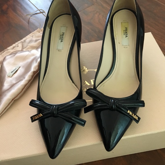 Prada classy logo pointed toe pump - Picture 2 of 8